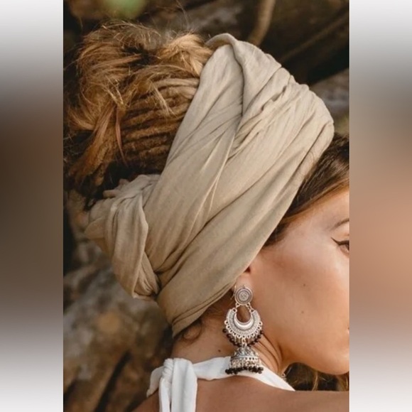 Indian Long Earrings Gold - Picture 3 of 3